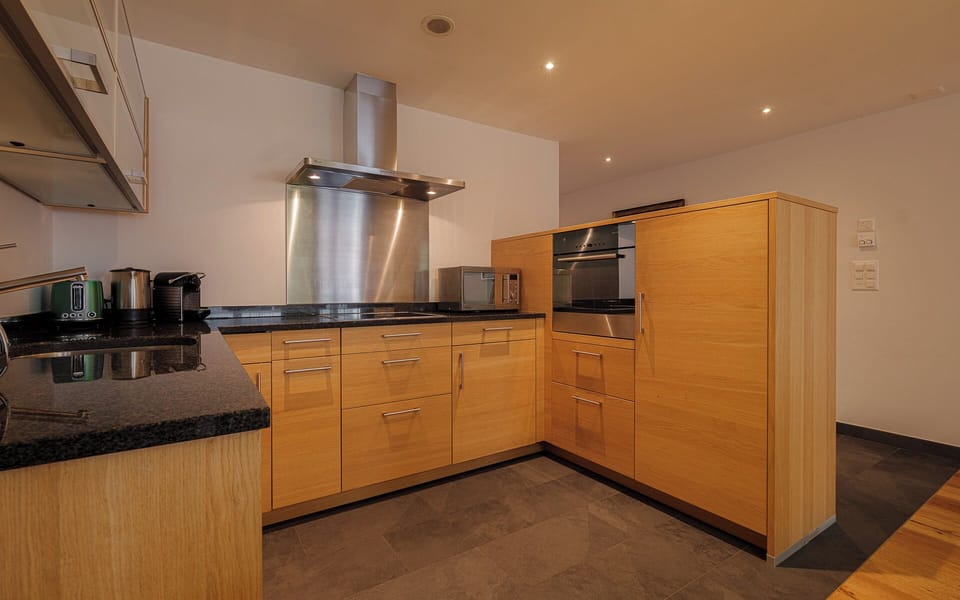 Superior Apartment, Mountain View | Private kitchen | Fridge, microwave, oven, stovetop