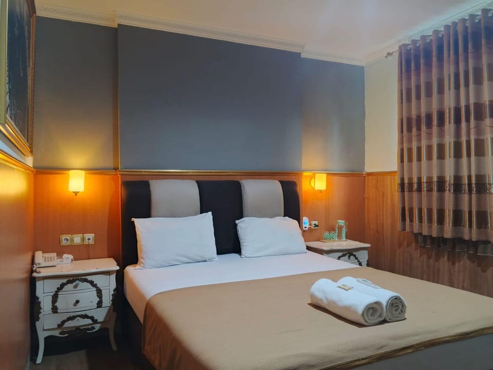 Standard Room, 1 Bedroom | In-room safe, desk, soundproofing