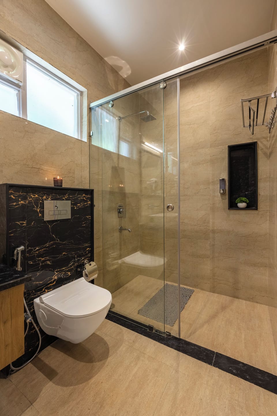 Standard Double Room | Bathroom | Free toiletries, towels, soap, shampoo