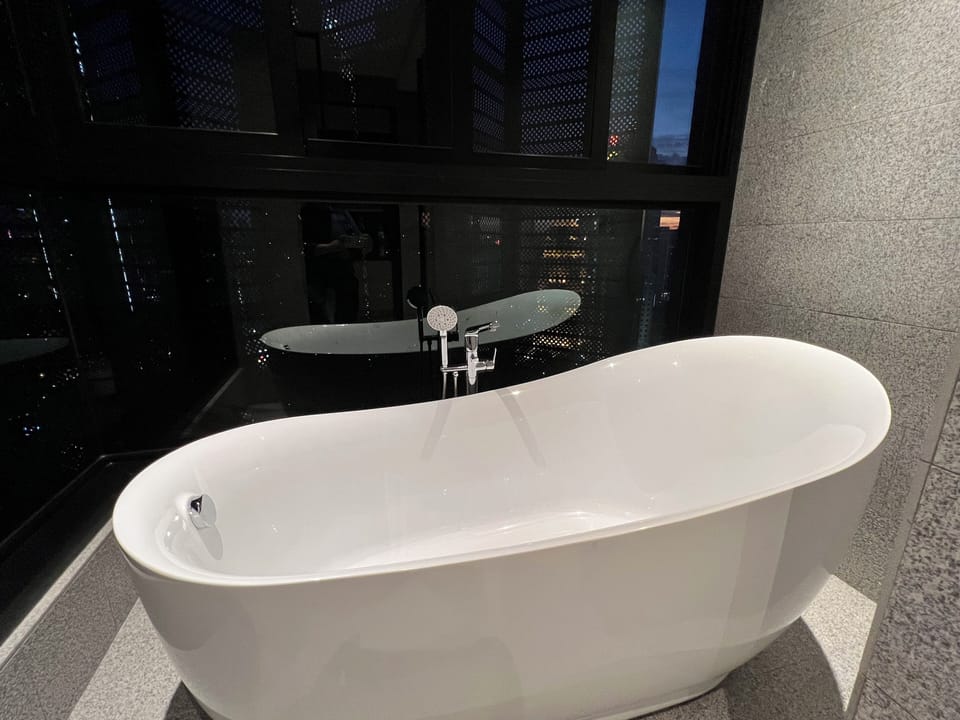 Deluxe Apartment, City View | Bathroom | Slippers, bidet