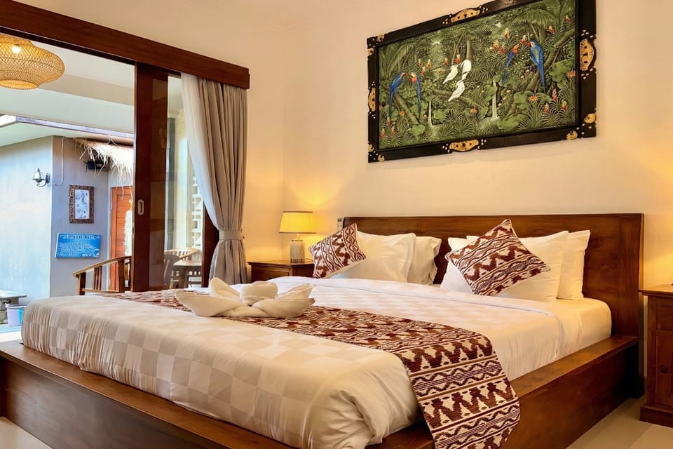 Superior Double Room, Garden View | Desk, free WiFi