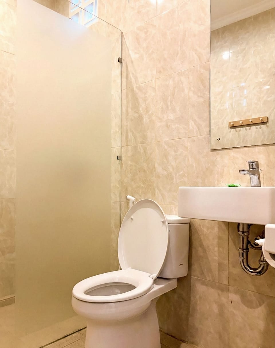 Superior Double Room, Garden View | Bathroom | Shower, towels, soap, shampoo