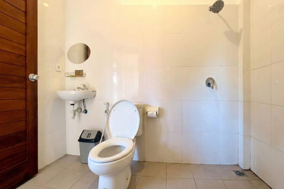Standard Double Room, City View | Bathroom | Shower, towels, soap, shampoo
