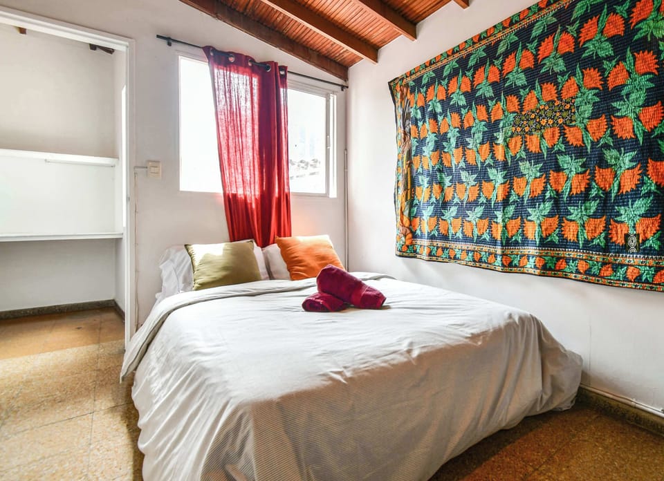 House | 5 bedrooms, high-speed internet