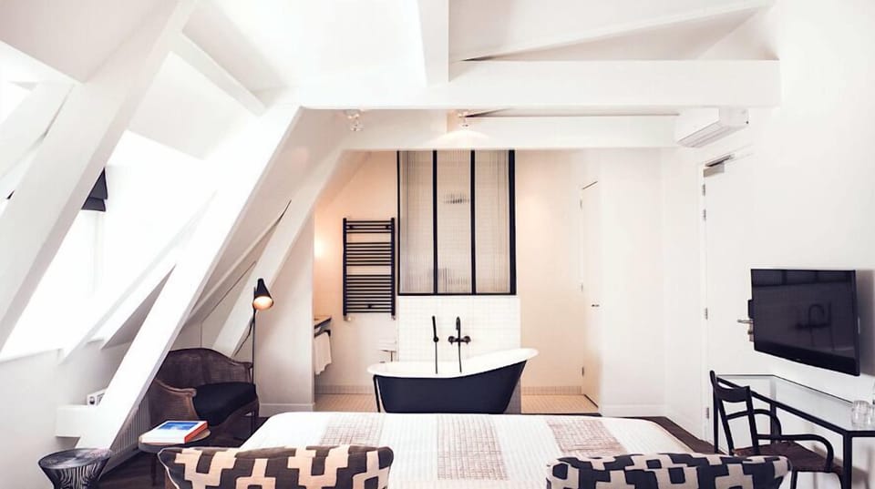 The Special One | Premium bedding, in-room safe, desk, iron/ironing board