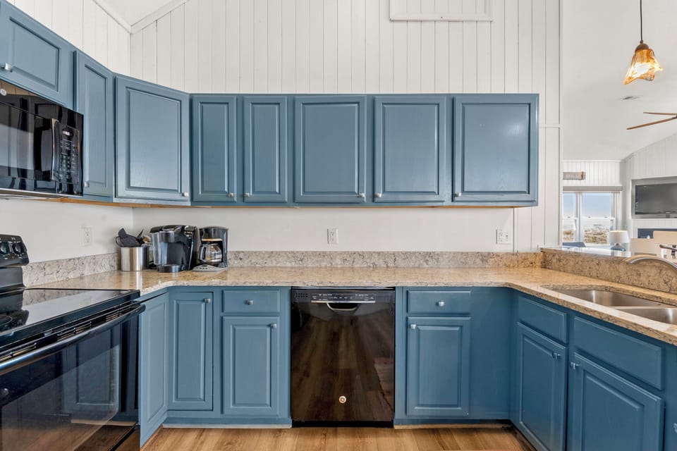 RHIWA03: Lands End | Top Level Kitchen