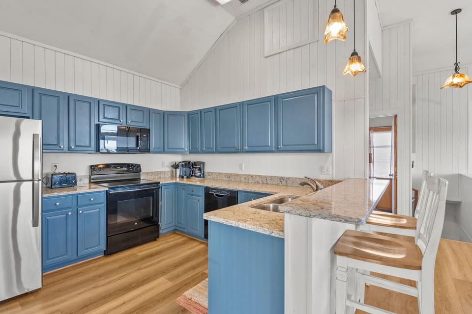 HIWA03: Lands End | Top Level Kitchen