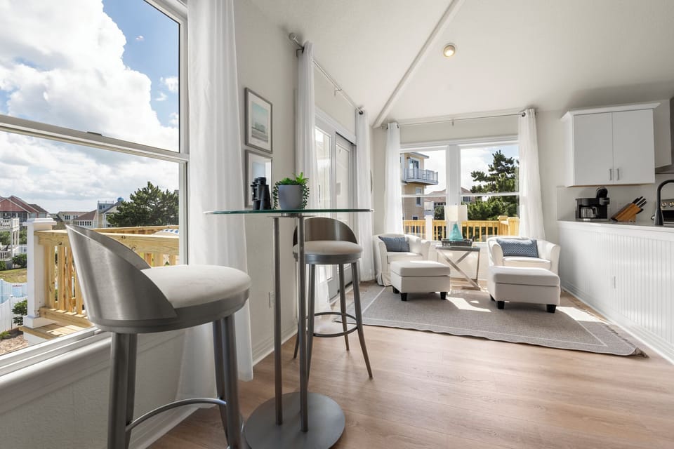 HK57: Elevenses | Middle Level Living Area