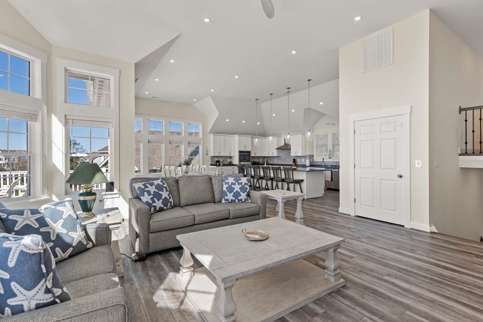 Currituck Club 08: Top Level | Living Area