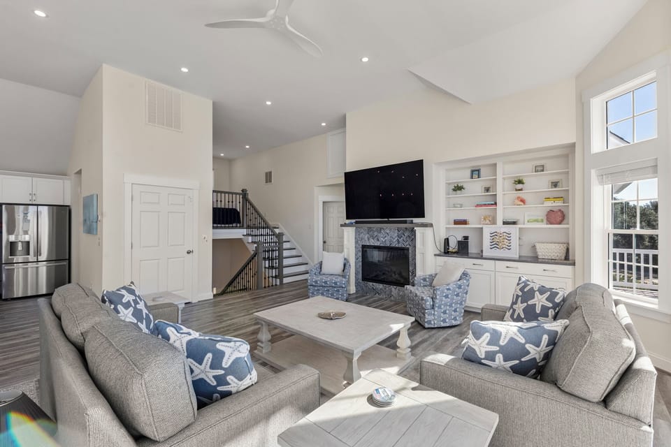 Currituck Club 08: Top Level | Living Area