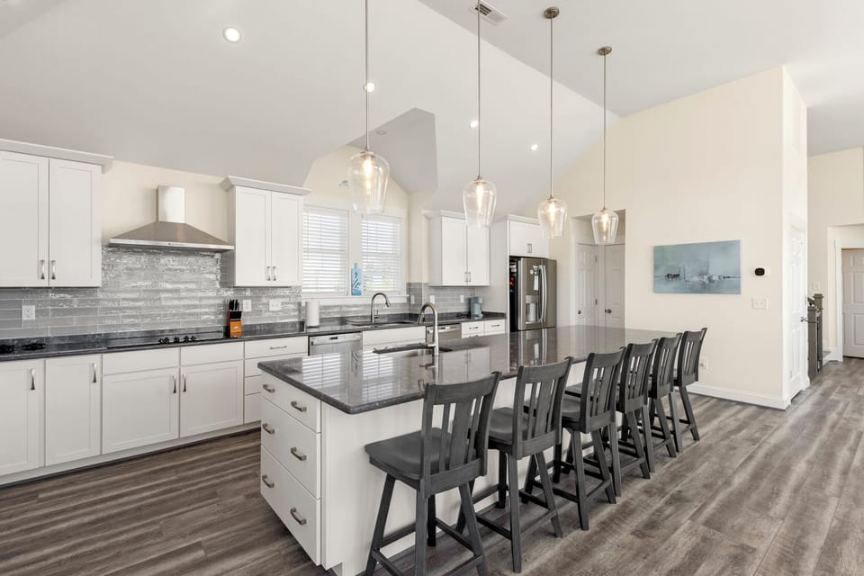 Currituck Club 08: Top Level | Kitchen/Dining Area