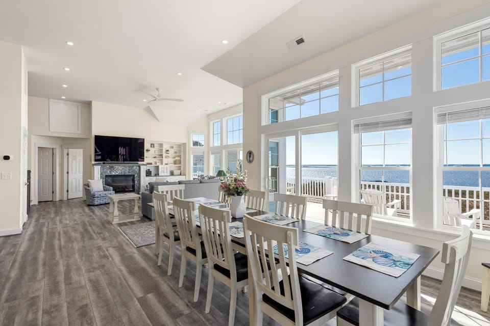 Currituck Club 08: Top Level | Dining Area