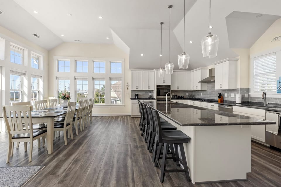 Currituck Club 08: Top Level | Dining Area