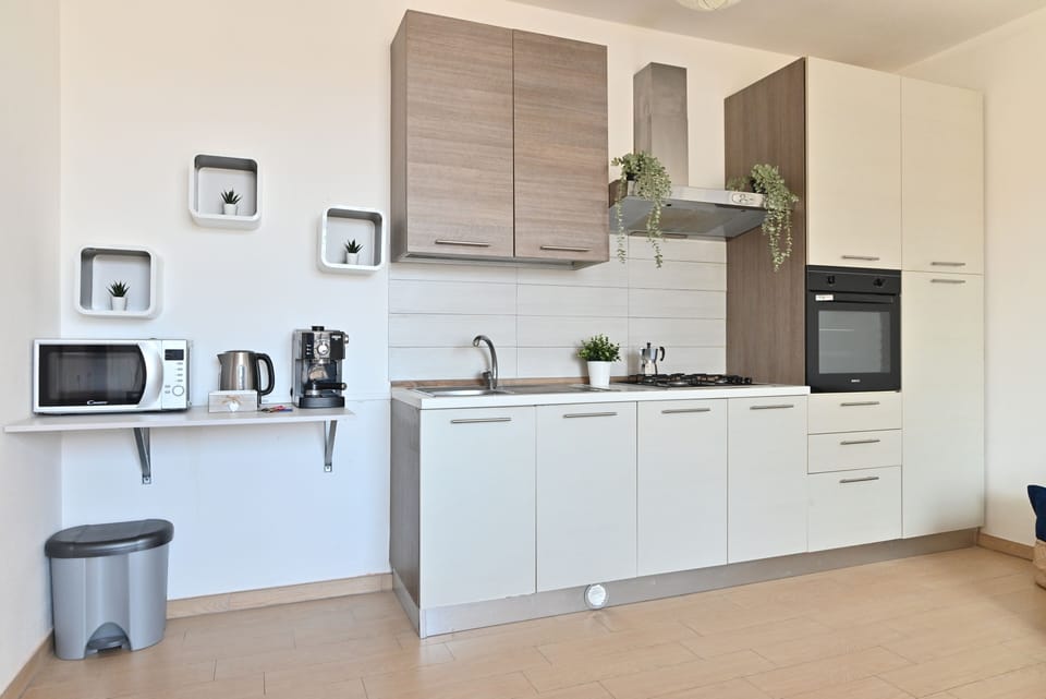 Basic Apartment | Private kitchen | Highchair