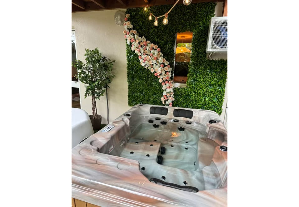 Indoor spa tub