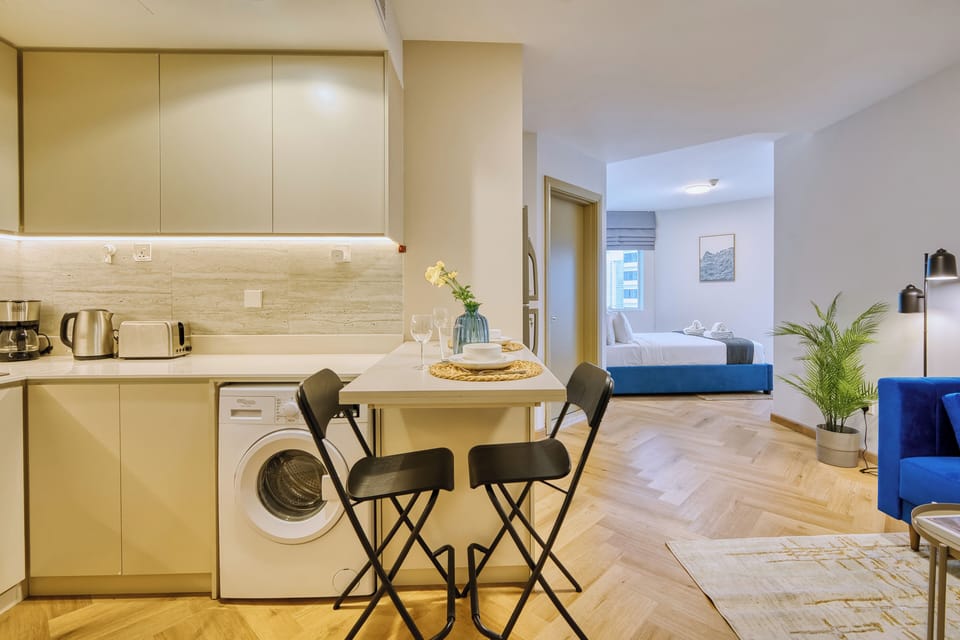 Exclusive Studio, City View | In-room dining