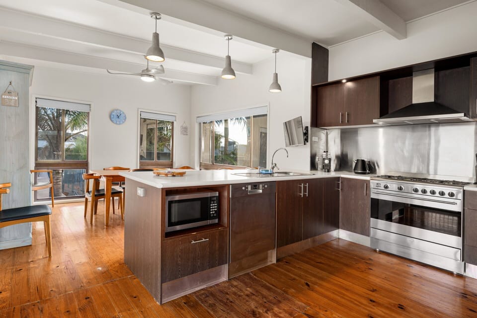 Apartment | Private kitchen | Coffee/tea maker, fridge, microwave, oven