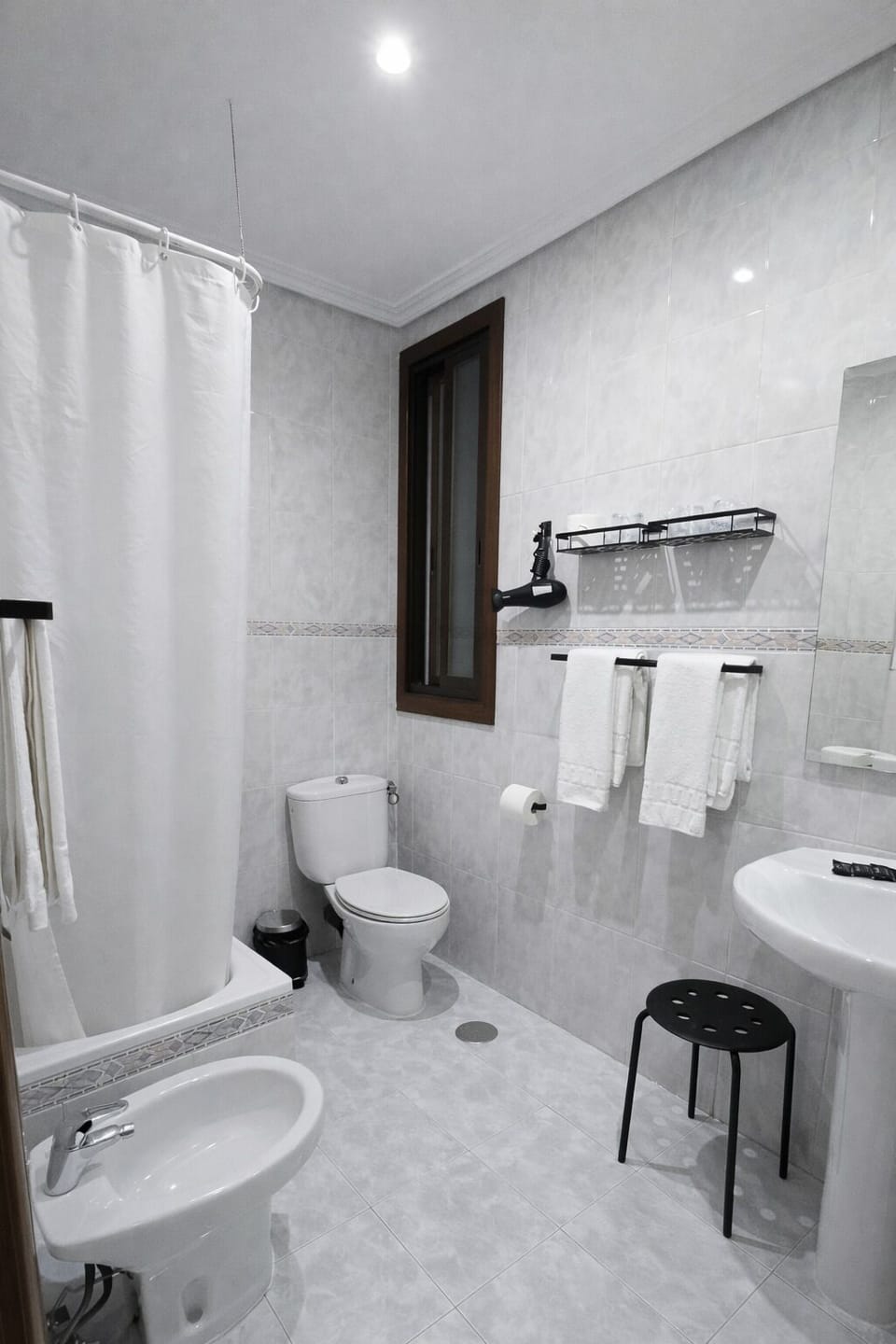 Standard Triple Room, Courtyard View | Bathroom | Bathtub, free toiletries, hair dryer, towels