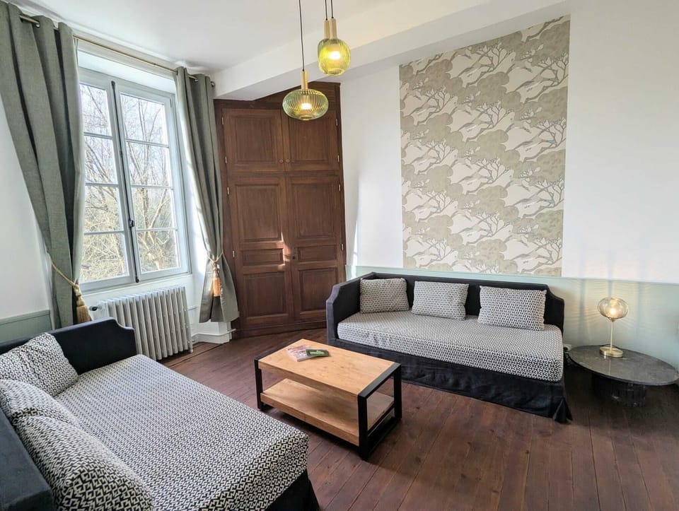 Deluxe Suite | Living area