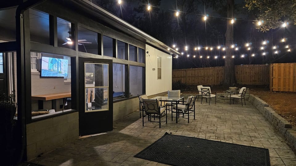 Cool outdoor patio w firepit