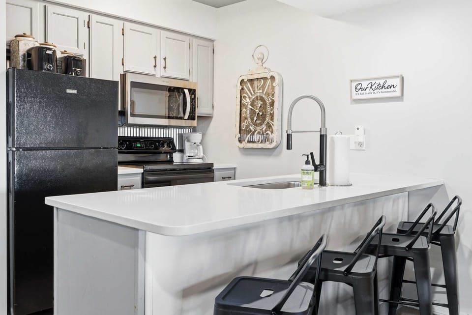 Condo, Multiple Beds, Balcony, Mountain View (Ozark Overlook Escape) | Private kitchen
