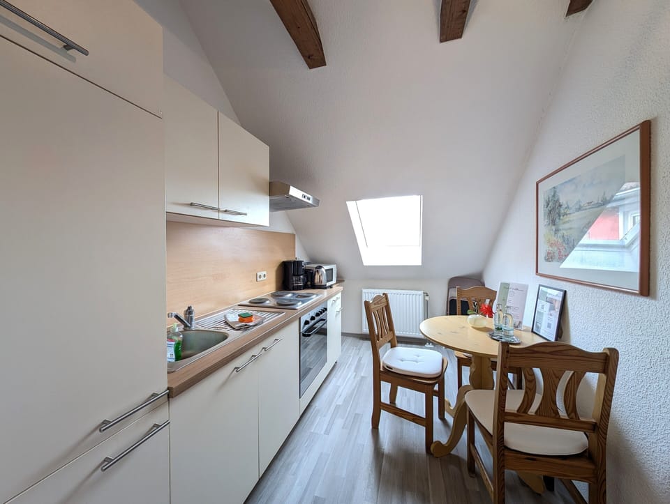 Standard Studio Suite | Private kitchen | Highchair