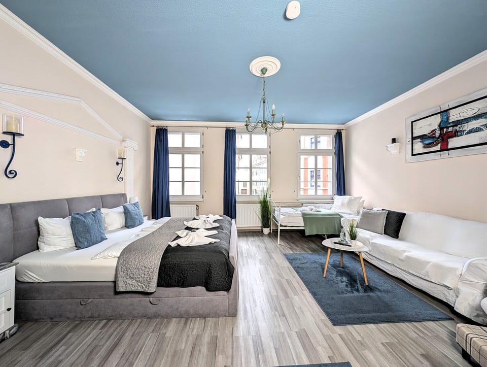 Comfort Studio, Multiple Beds, Non Smoking | Blackout drapes, free WiFi