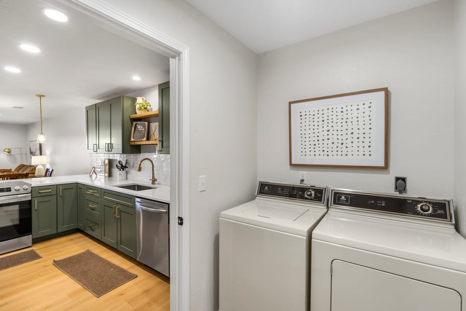 Condo, Multiple Beds, Balcony, Garden View (Avondale Hideaway) | Private kitchen