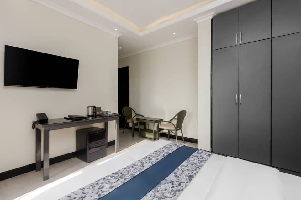 Comfort Single Room, Balcony, City View | Desk, laptop workspace, blackout drapes, free WiFi