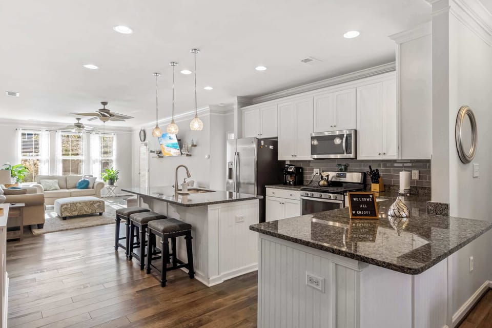 Townhome, Multiple Beds, Patio, Garden View (Old Canal Getaway) | Private kitchen