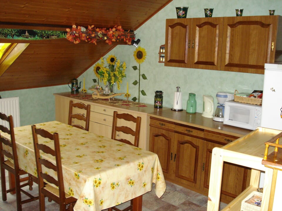 Cottage | Dining