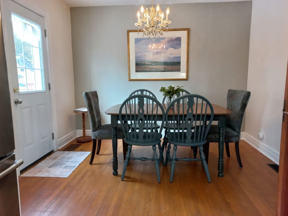 Dining room adjoining kitchen