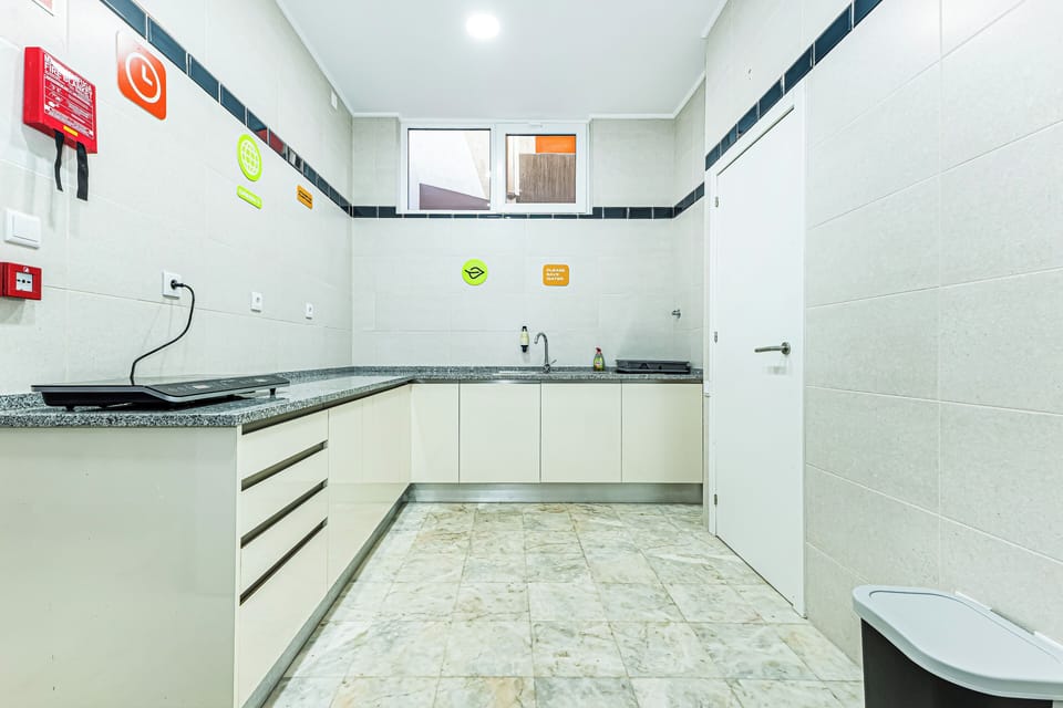 Full-size fridge, microwave, stovetop, cookware/dishes/utensils