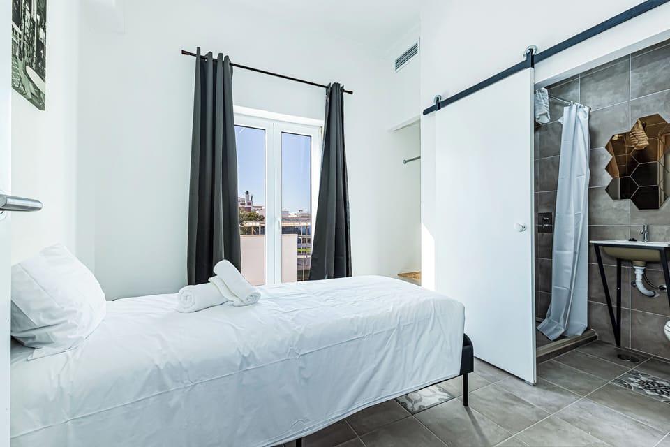 Basic Single Room | Free WiFi