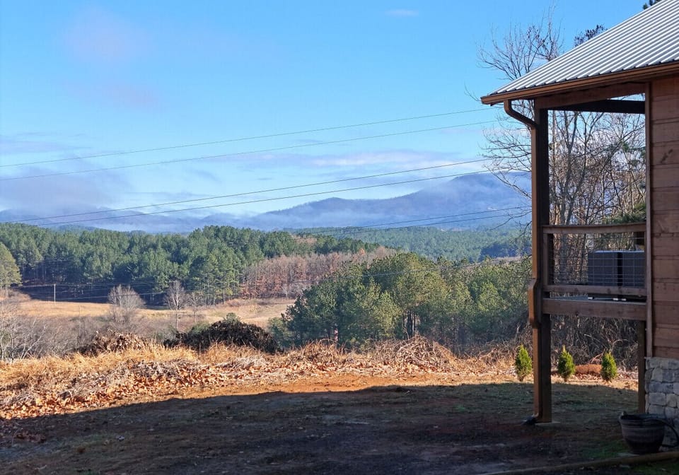 Rustic Moose- 4br/3ba, Hot Tub, Pool Table, Wifi, Views,Close to hiking