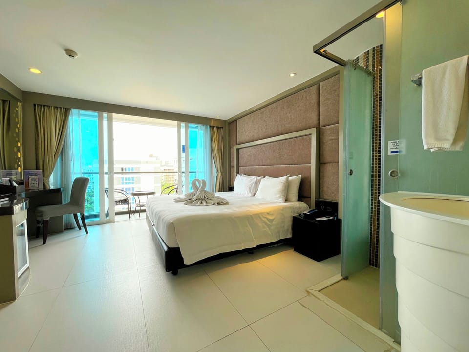Deluxe Double Room, City View | Laptop workspace, free WiFi