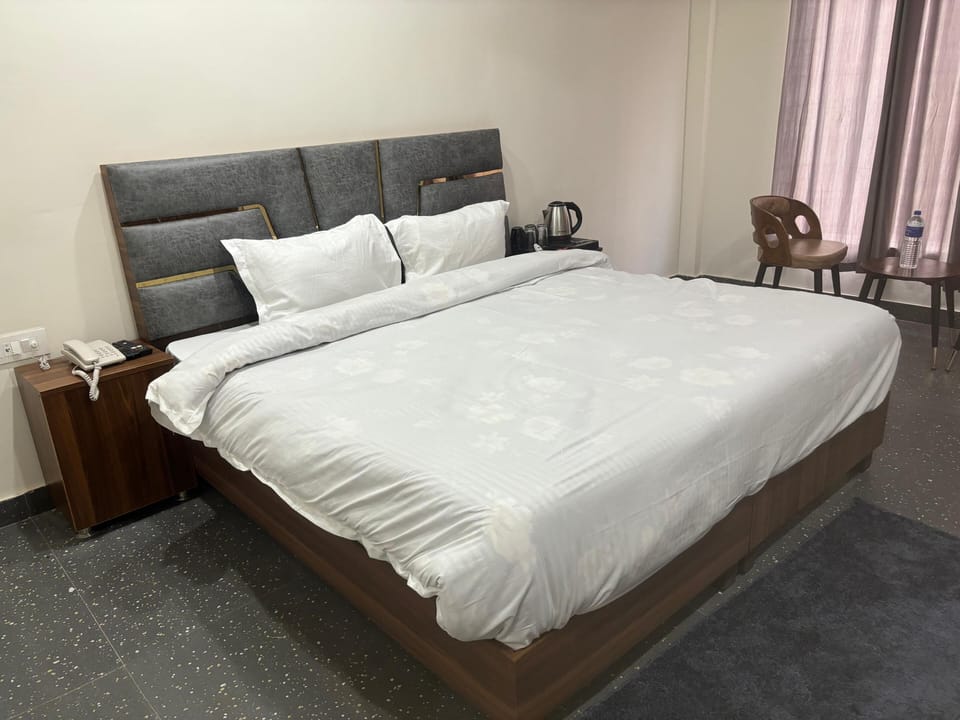 Superior Single Room | Laptop workspace, iron/ironing board, free WiFi
