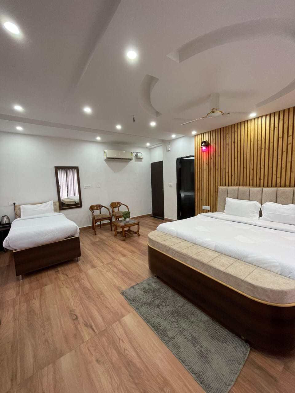 Family Single Room | Laptop workspace, iron/ironing board, free WiFi