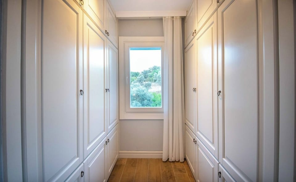 Villa, 3 Bedrooms, Bay View, Sea Facing | Wardrobe