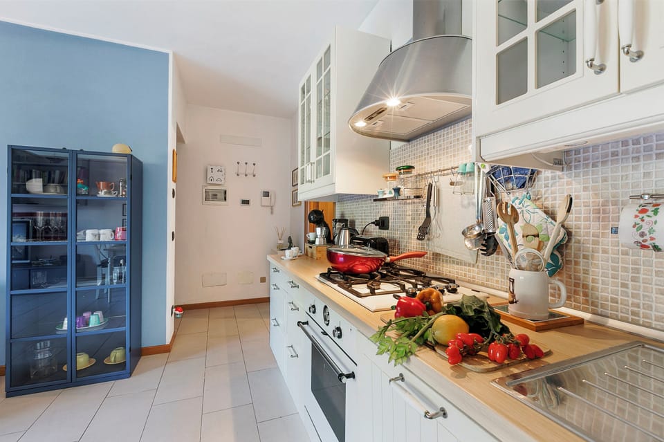 Family Apartment, 2 Bedrooms, Terrace (Blu Oltrelago: Leggiuno Lake Maggiore) | Private kitchen