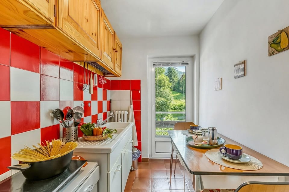 Standard Apartment, Multiple Bedrooms (Gran Roc 23) | Private kitchen | Fridge, microwave, stovetop, cookware/dishes/utensils