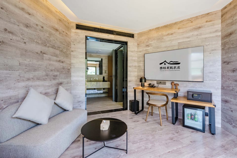 Family Room, Mountain View | Living room | TV