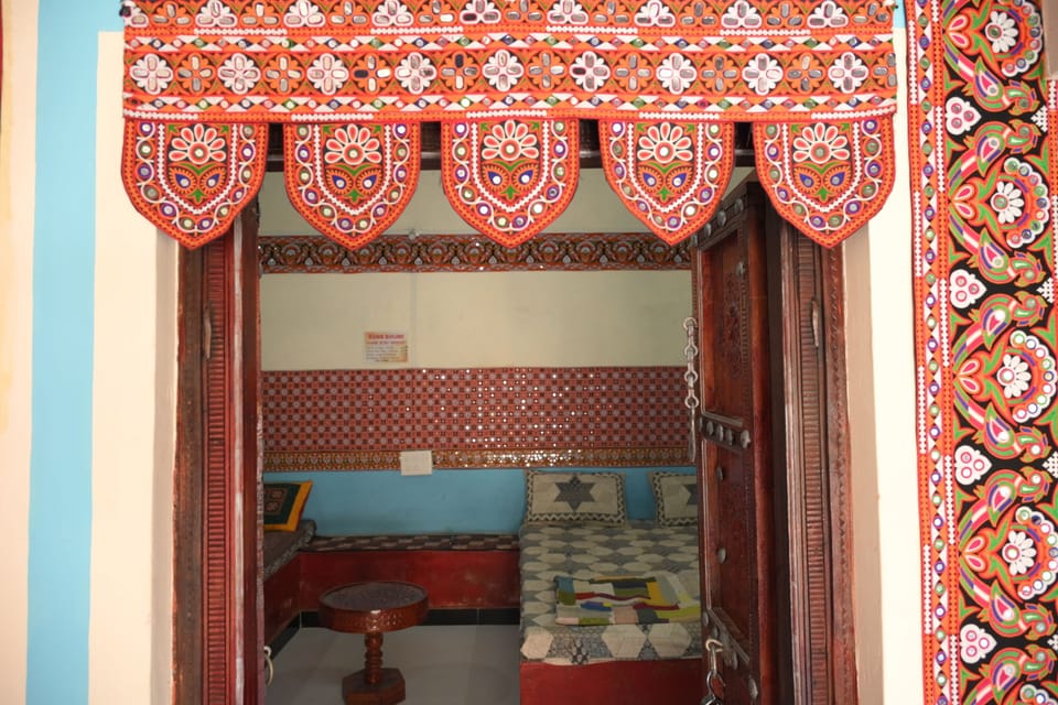 Family Room | Desk, laptop workspace, free WiFi, bed sheets