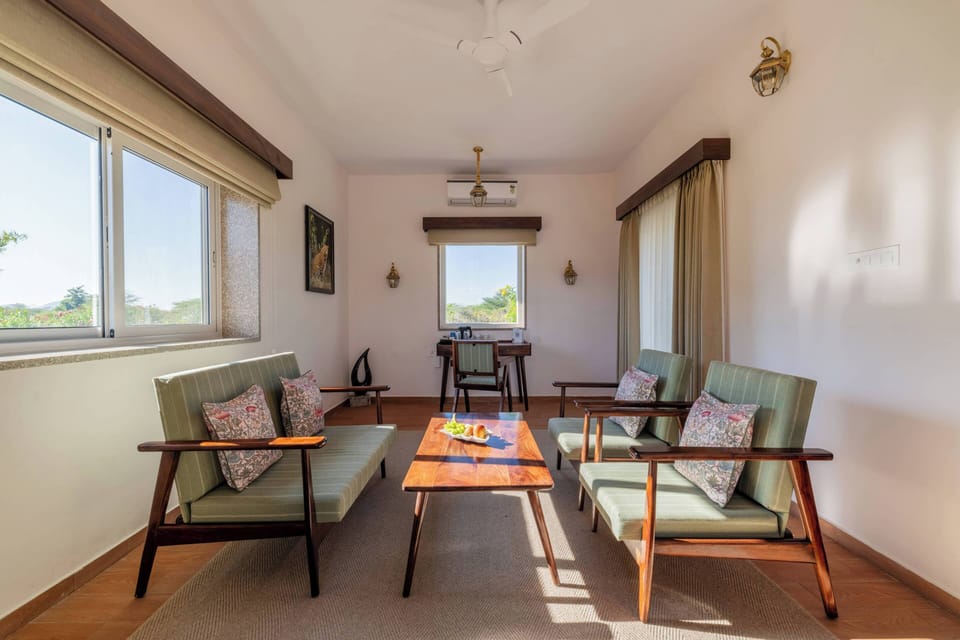 Suite Room with Heated Plunge Pool | In-room safe, desk, WiFi (free)