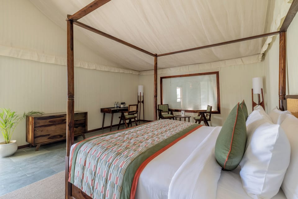 Premium Tents | In-room safe, desk, WiFi (free)