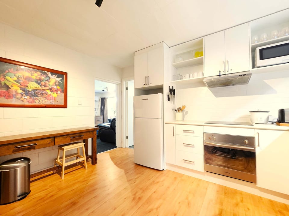 Shared full kitchen, coffee maker, appliances