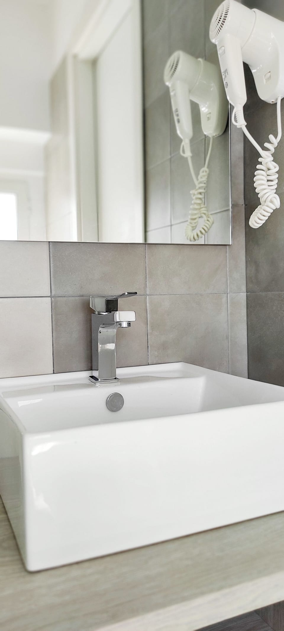 Double Room, Non Smoking | Bathroom | Shower, rainfall showerhead, hair dryer, bidet