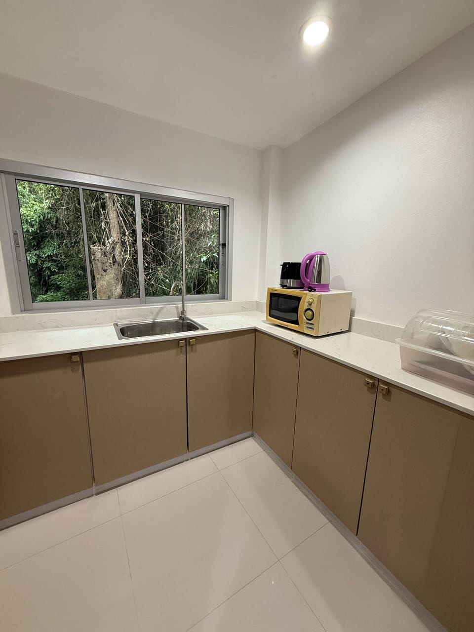 Deluxe Bungalow, River View | Private kitchen | Electric kettle
