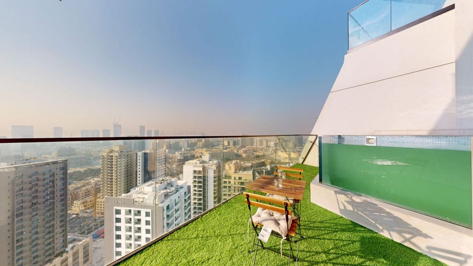 Private Swimming pool with community views