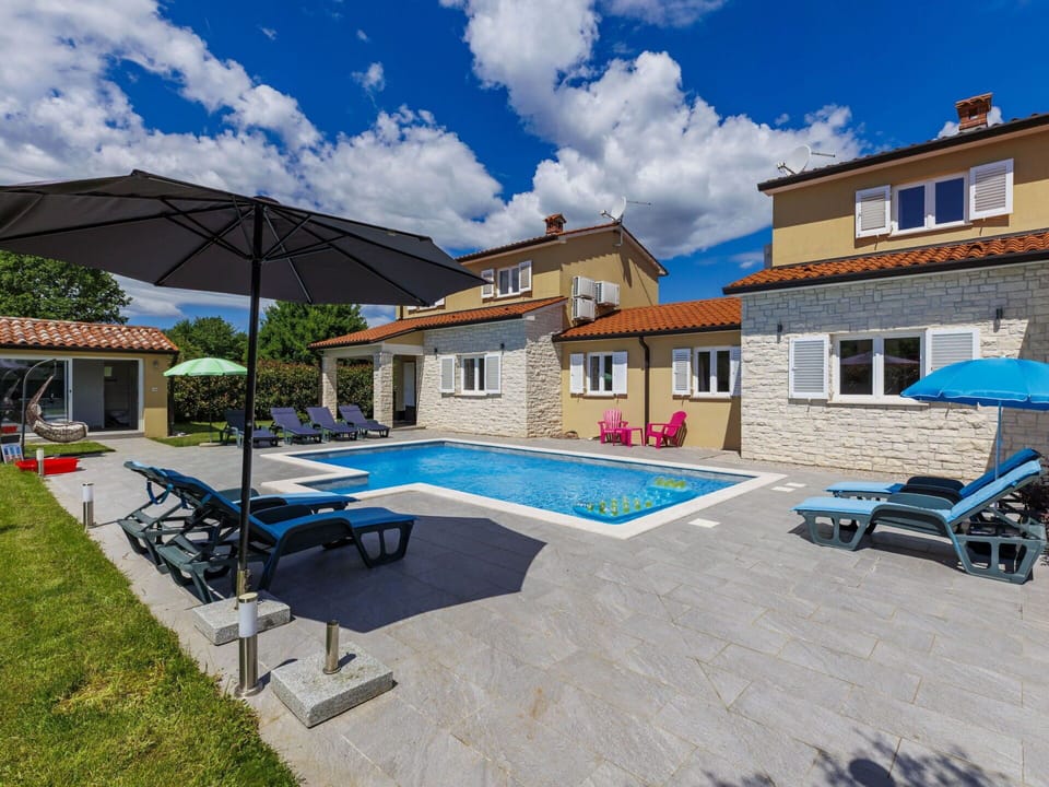 Swimming Pool, Resort, Estate, Villa, Resort Town, Water Feature, Outdoor Furniture, Hotel, Eco Hotel